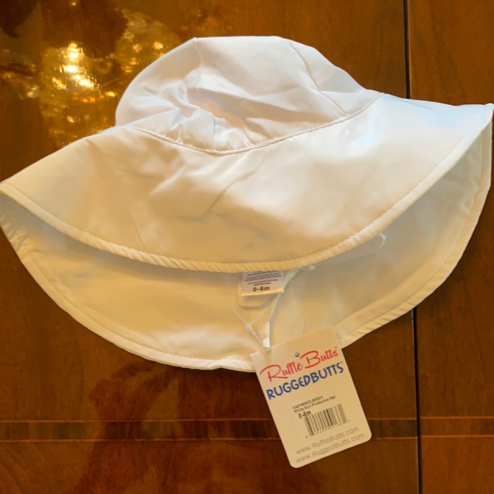 Rufflebutts 0-6m white spf 50 hat NWT